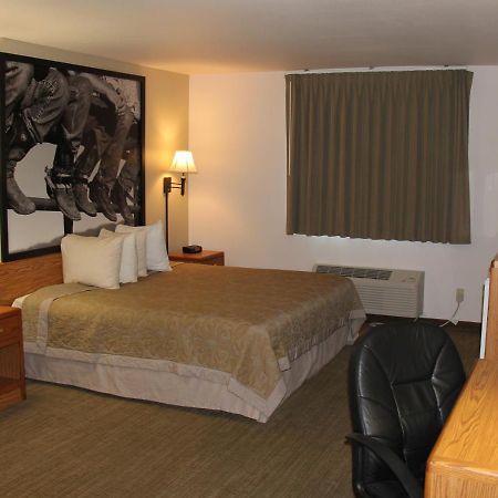 Homestead Inn And Suites Hardin Екстериор снимка