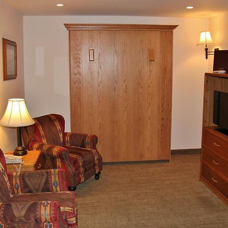 Homestead Inn And Suites Hardin Екстериор снимка
