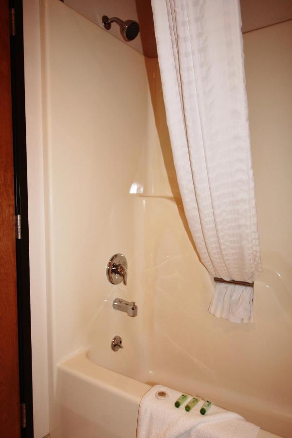 Homestead Inn And Suites Hardin Екстериор снимка