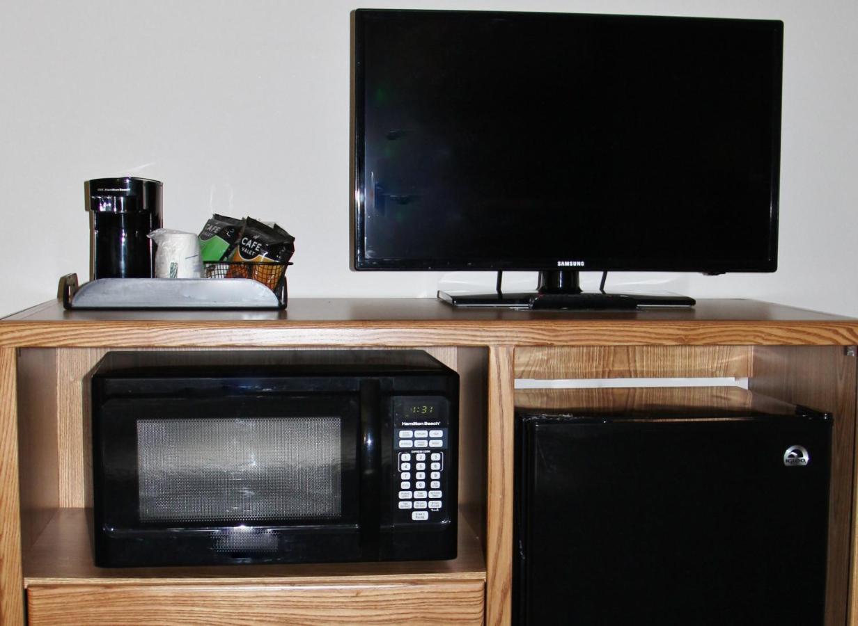 Homestead Inn And Suites Hardin Екстериор снимка