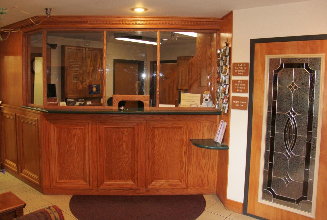 Homestead Inn And Suites Hardin Екстериор снимка