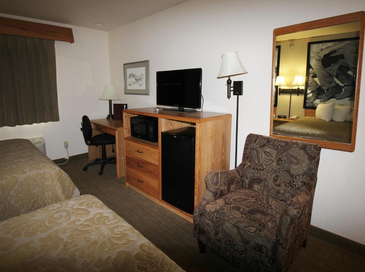 Homestead Inn And Suites Hardin Екстериор снимка