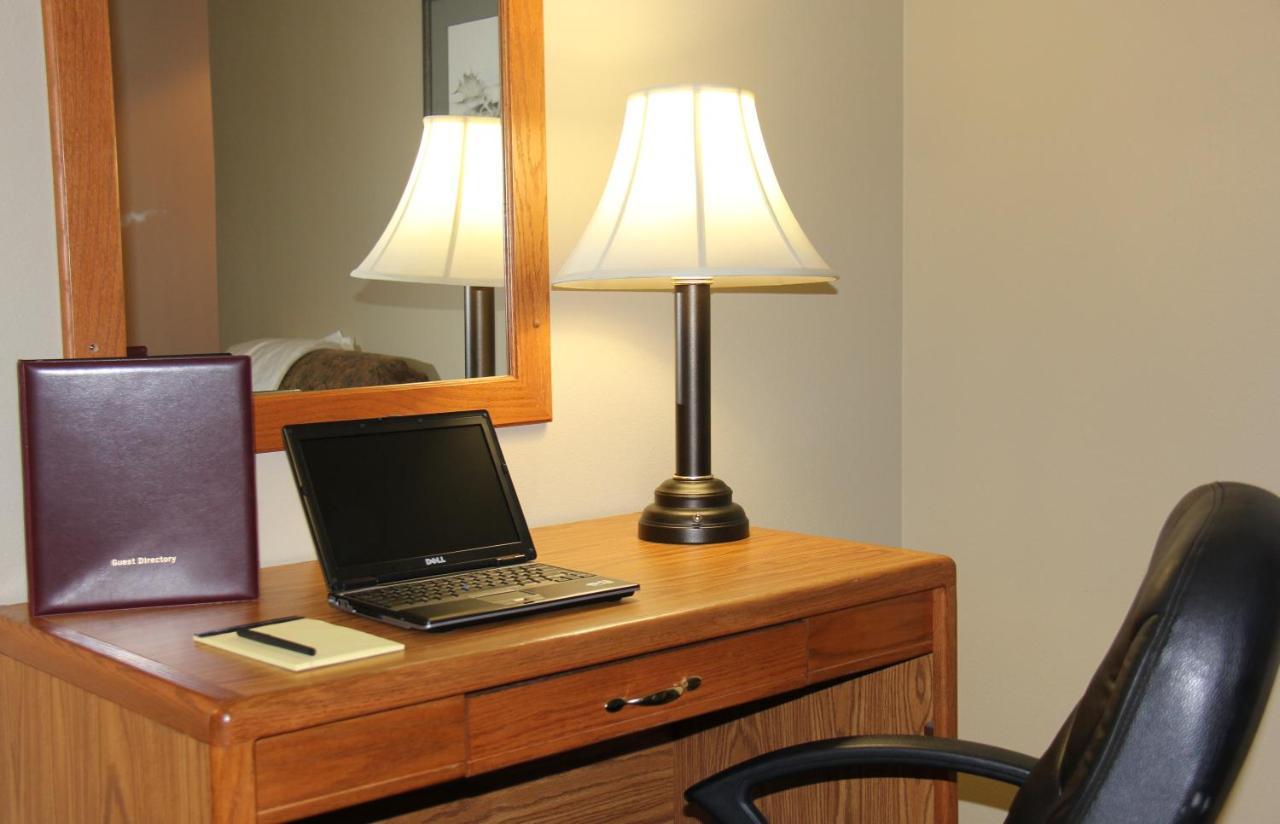 Homestead Inn And Suites Hardin Екстериор снимка