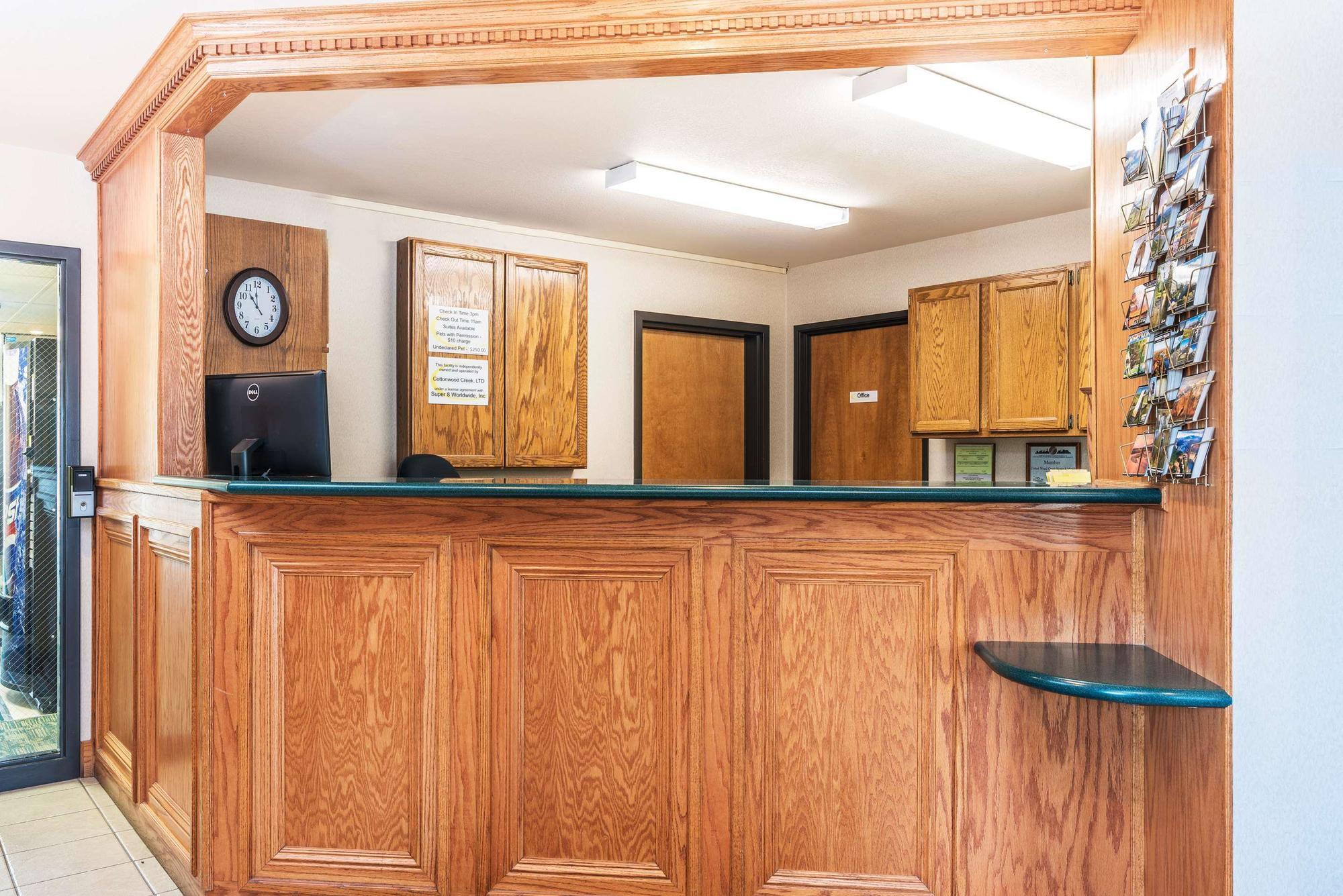 Homestead Inn And Suites Hardin Екстериор снимка
