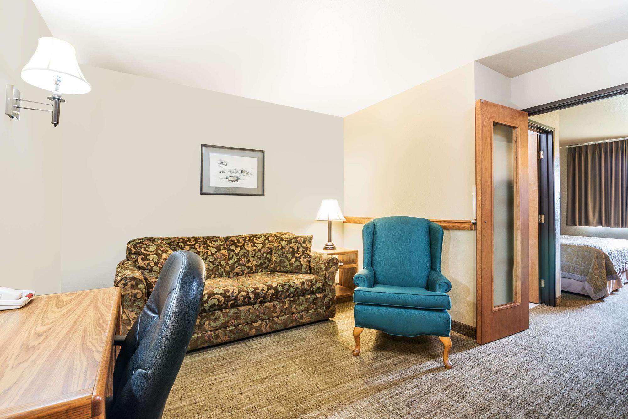 Homestead Inn And Suites Hardin Екстериор снимка