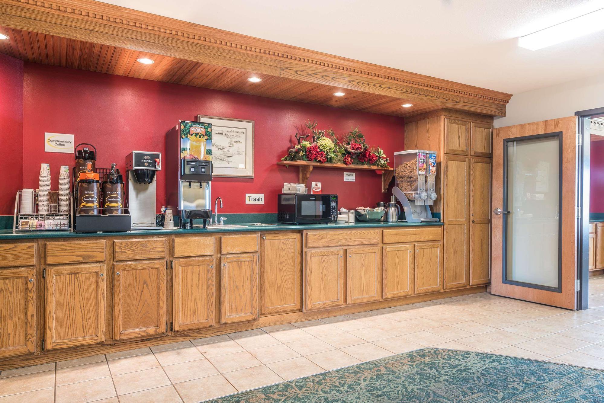 Homestead Inn And Suites Hardin Екстериор снимка