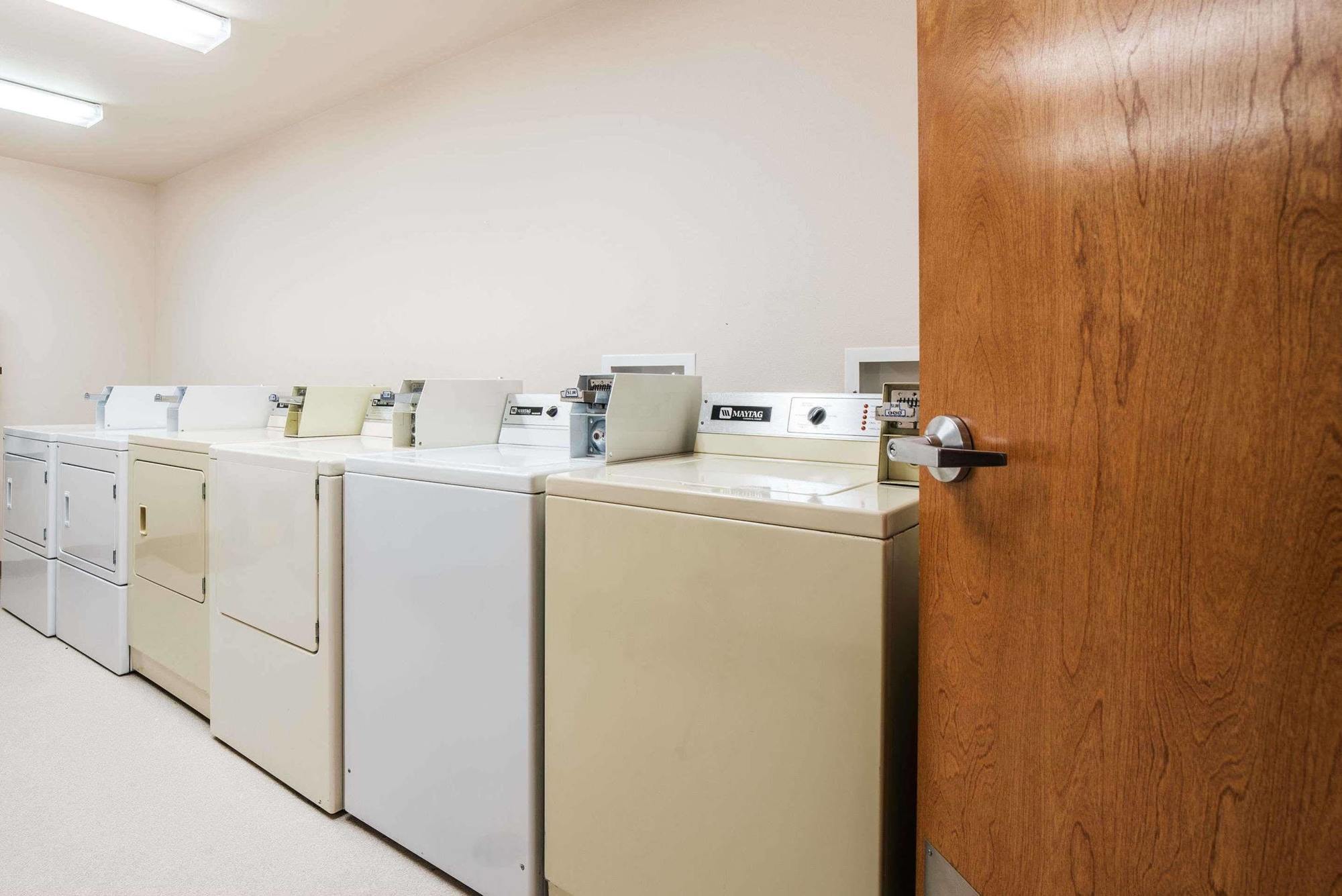 Homestead Inn And Suites Hardin Екстериор снимка