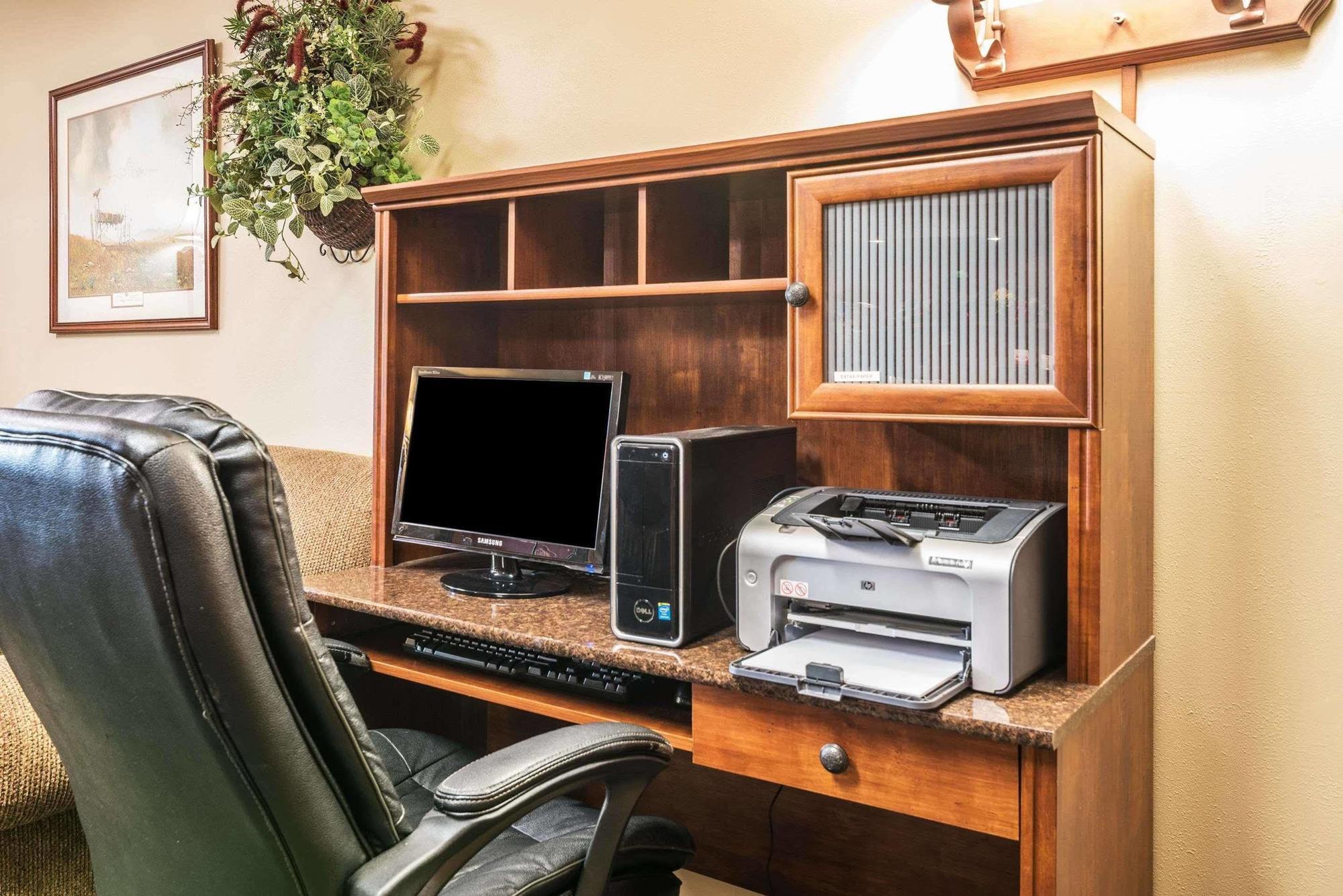 Homestead Inn And Suites Hardin Екстериор снимка