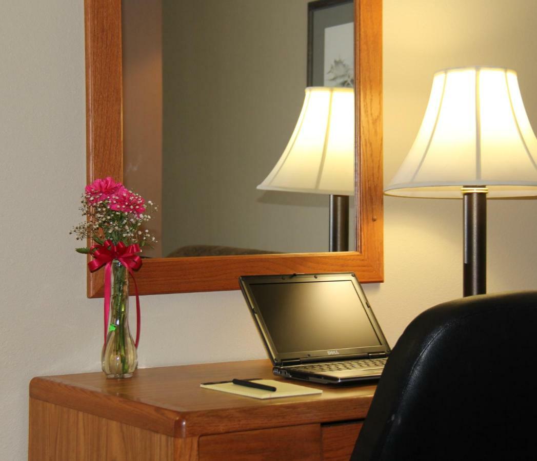 Homestead Inn And Suites Hardin Екстериор снимка