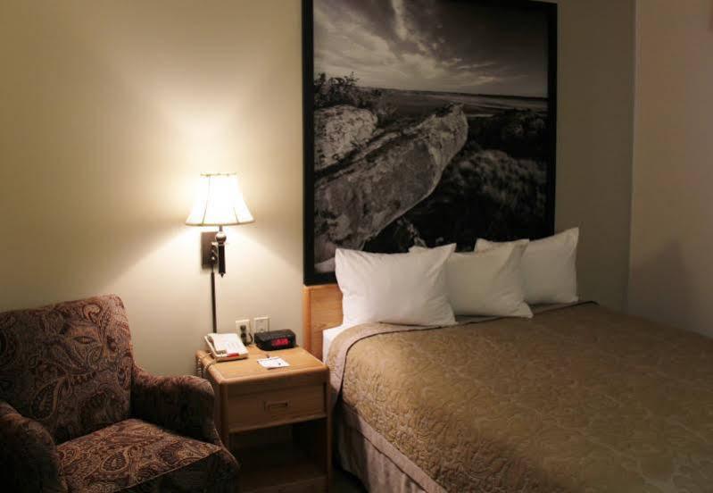 Homestead Inn And Suites Hardin Екстериор снимка