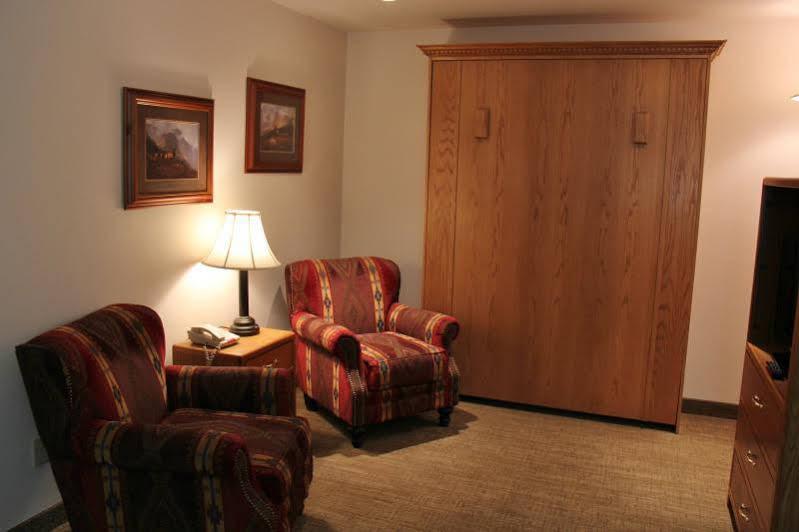 Homestead Inn And Suites Hardin Екстериор снимка